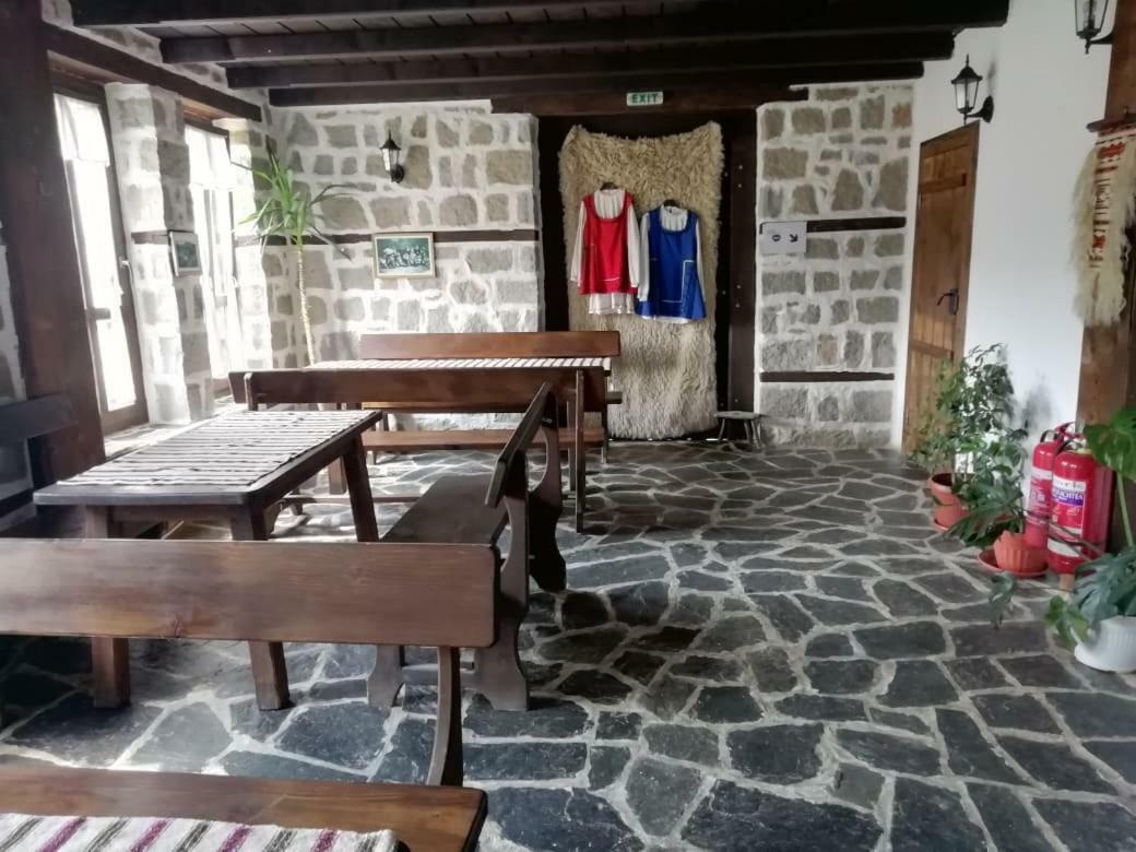 Family Hotel Kalifer Kalofer Extérieur photo